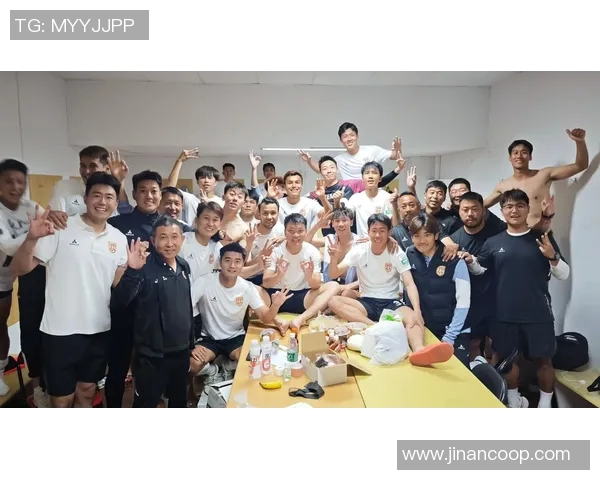 名古屋与湘南海的激烈对决展现足球魅力与团队精神 名古屋与湘南海的激烈对决展现足球魅力与团队精神